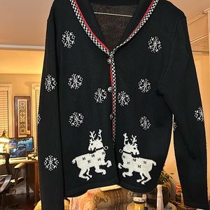Beautiful Vintage or ugly Christmas sweater? Reindeer and snowflakes size M/L